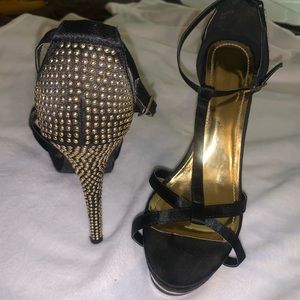 Black platform sandal